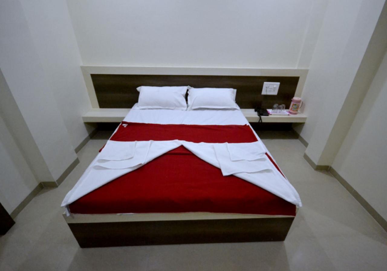 Hotel S S Palace Shirdi Esterno foto