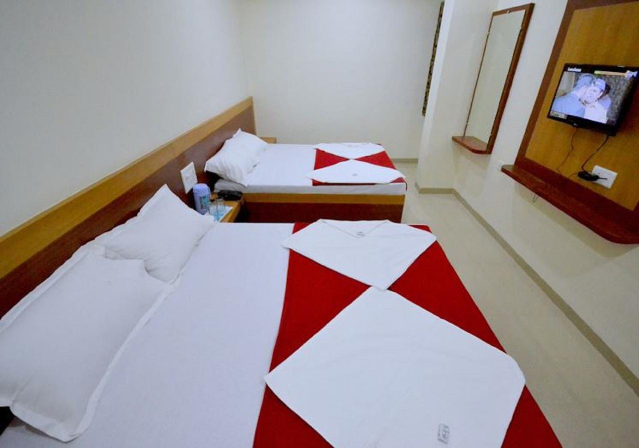 Hotel S S Palace Shirdi Esterno foto