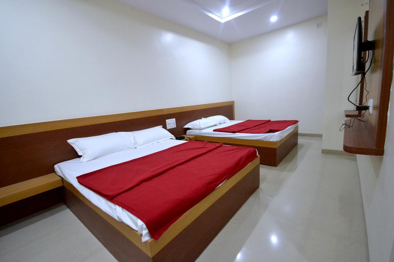 Hotel S S Palace Shirdi Esterno foto